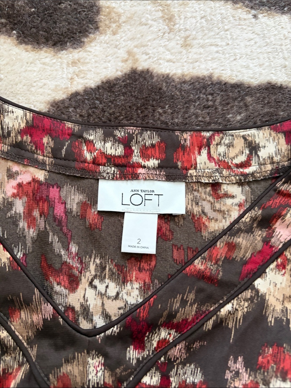 LOFT Brown Floral V-Neck Short Sleeve Blouse with Red Accents - Picture 4 of 4